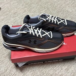 Under Armour HOVR Apparition size 13